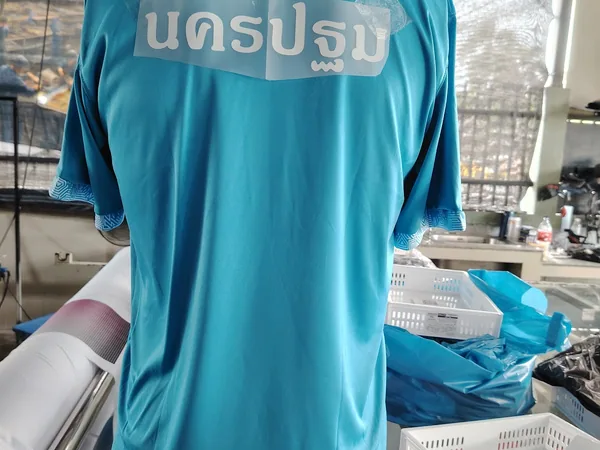 ผลงานจริงสกรีนเสื้อ DTF สีสด คมชัด ร้าน Screen168 จาก Google Maps